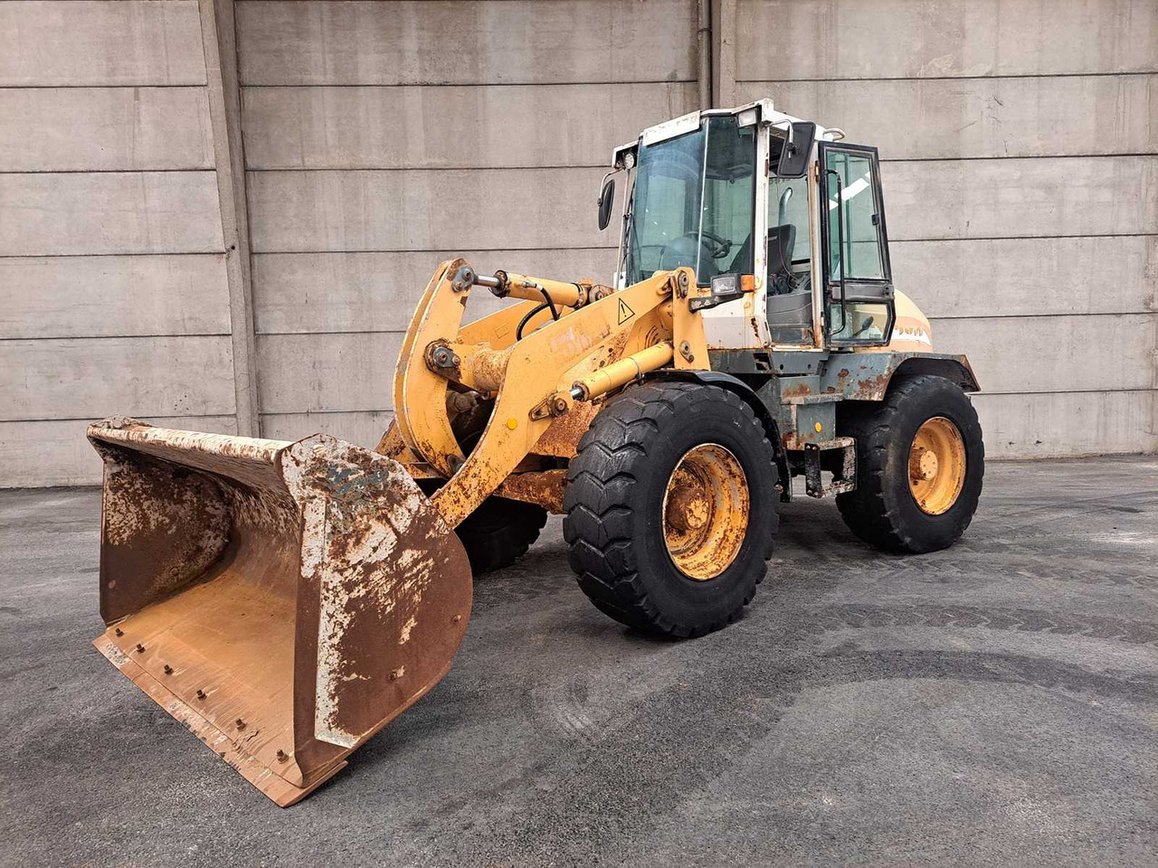 Liebherr L514 - اللودر بعجل: صورة 1 Liebherr L514 - اللودر بعجل: صورة 1