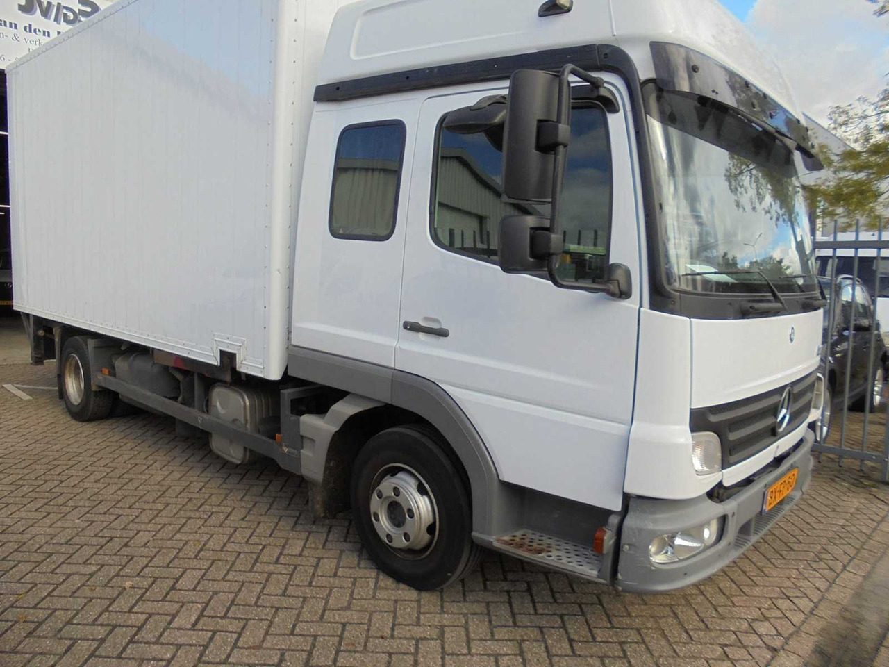 MERCEDES-BENZ - 818 L + RAMP - ATEGO - COMMERCIAL VEHICLE - شاحنة التوصيل: صورة 2 MERCEDES-BENZ - 818 L + RAMP - ATEGO - COMMERCIAL VEHICLE - شاحنة التوصيل: صورة 2