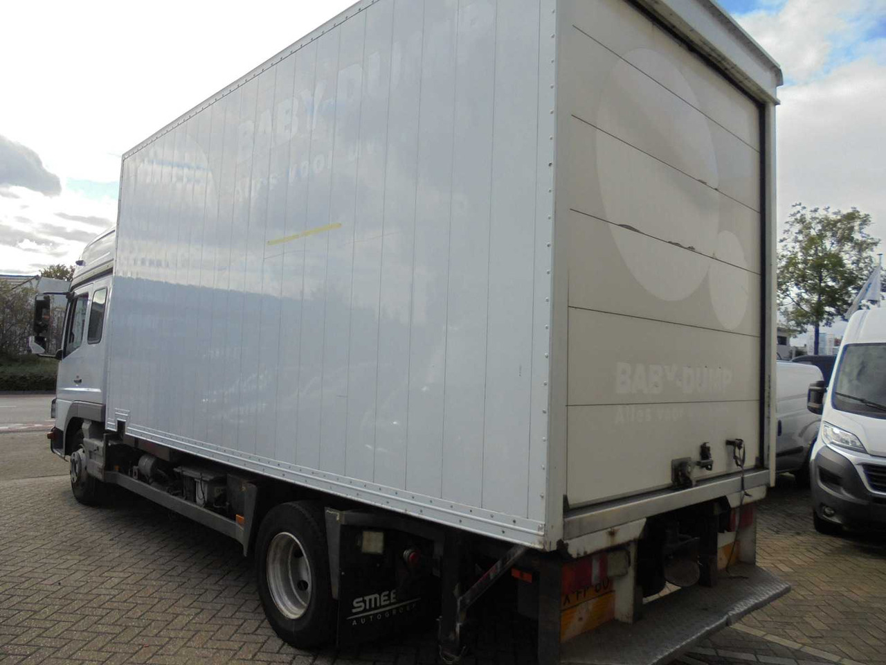 MERCEDES-BENZ - 818 L + RAMP - ATEGO - COMMERCIAL VEHICLE - شاحنة التوصيل: صورة 4 MERCEDES-BENZ - 818 L + RAMP - ATEGO - COMMERCIAL VEHICLE - شاحنة التوصيل: صورة 4