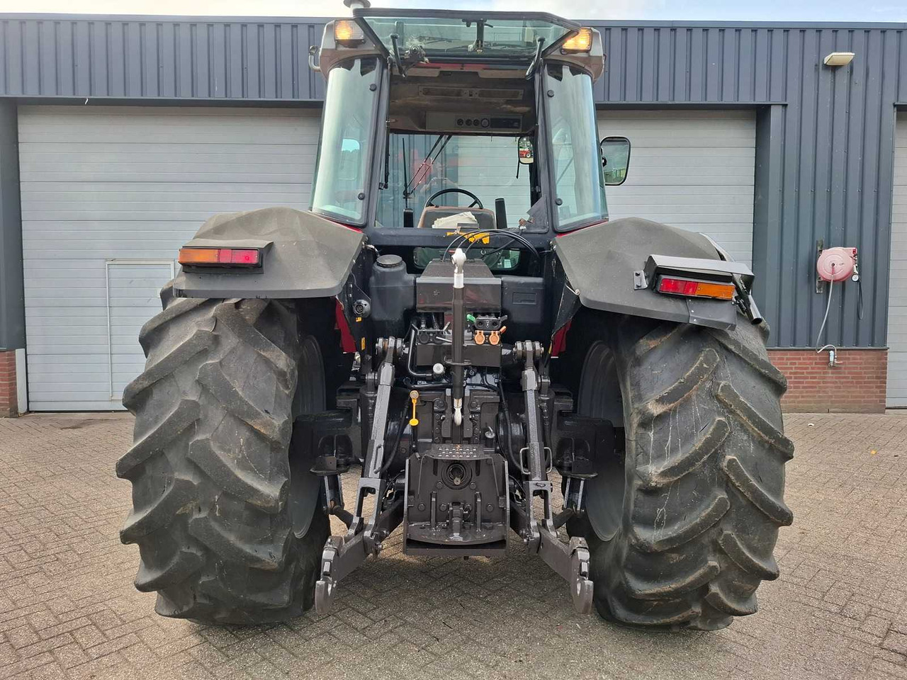 Massey Ferguson 8130 Dynashift - جرار: صورة 5 Massey Ferguson 8130 Dynashift - جرار: صورة 5