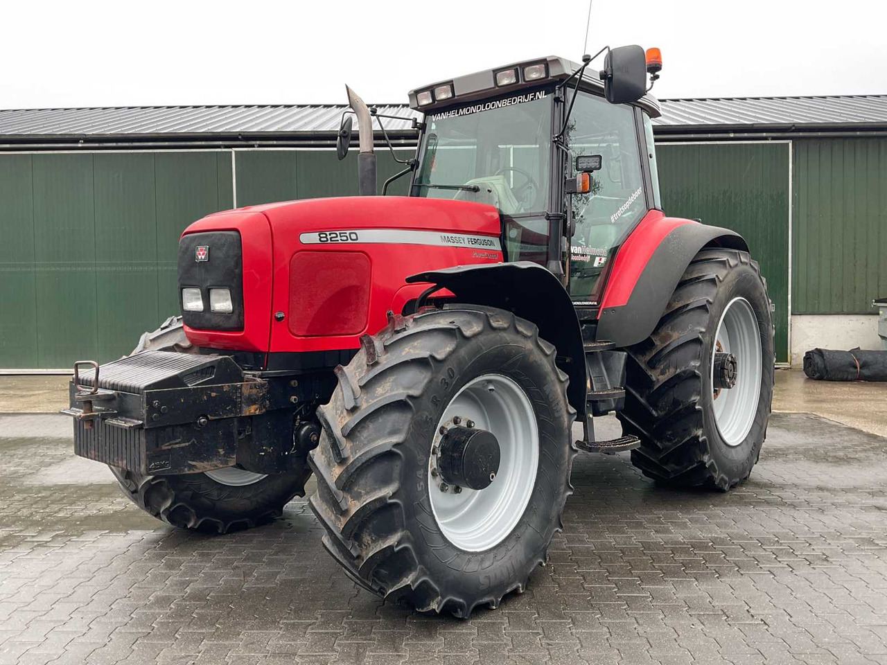 Massey Ferguson 8250 Xtra Power Control - جرار: صورة 1 Massey Ferguson 8250 Xtra Power Control - جرار: صورة 1