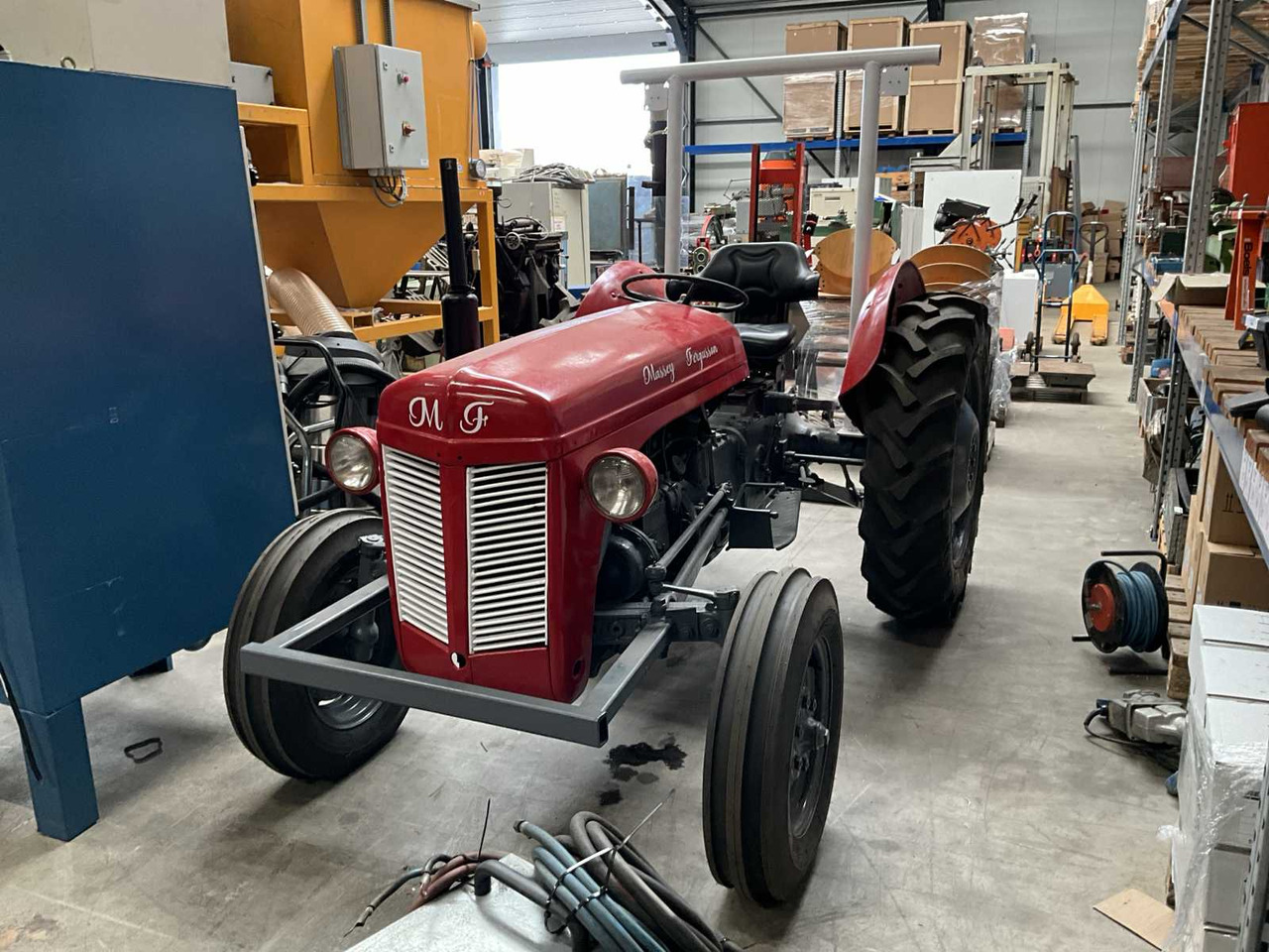 Massey Ferguson - جرار: صورة 1 Massey Ferguson - جرار: صورة 1