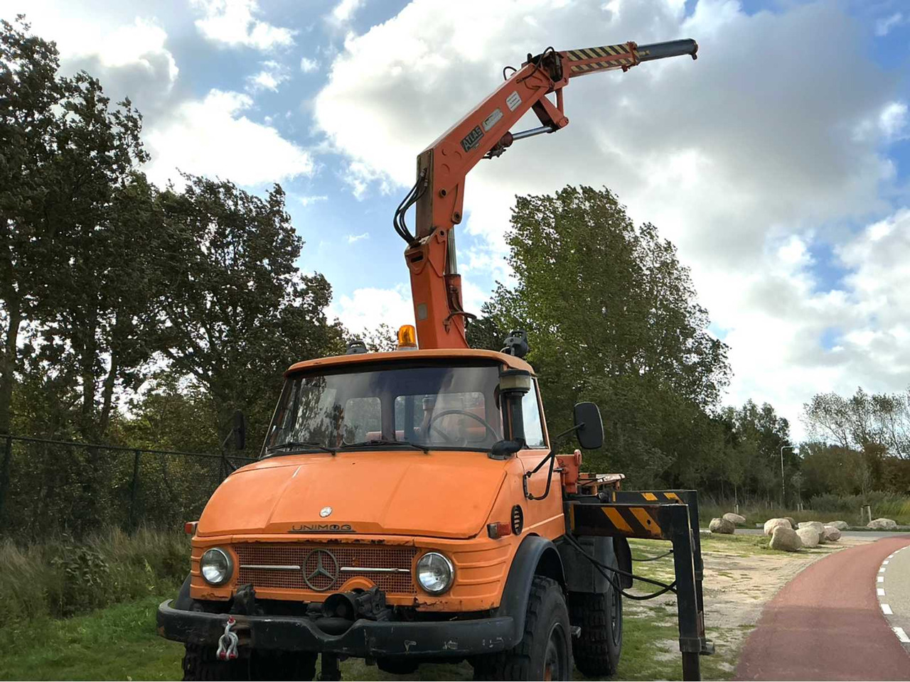 Mercedes-benz Unimog 406 - المقطورة الزراعية: صورة 4 Mercedes-benz Unimog 406 - المقطورة الزراعية: صورة 4