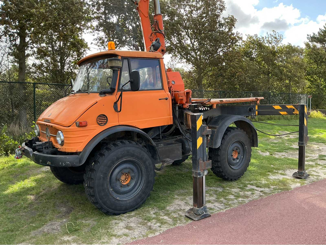 Mercedes-benz Unimog 406 - المقطورة الزراعية: صورة 5 Mercedes-benz Unimog 406 - المقطورة الزراعية: صورة 5