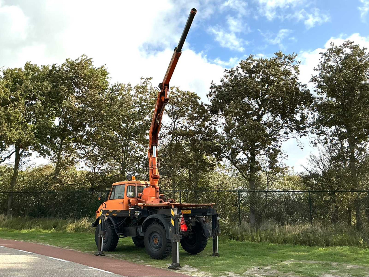 Mercedes-benz Unimog 406 - المقطورة الزراعية: صورة 3 Mercedes-benz Unimog 406 - المقطورة الزراعية: صورة 3