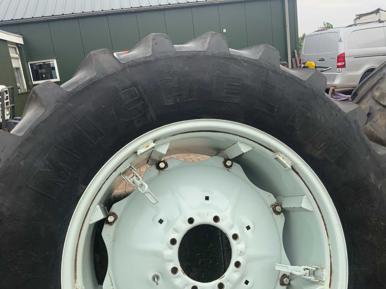 Michelin XM108 - الإطارات والجنوط - جرار: صورة 5 Michelin XM108 - الإطارات والجنوط - جرار: صورة 5