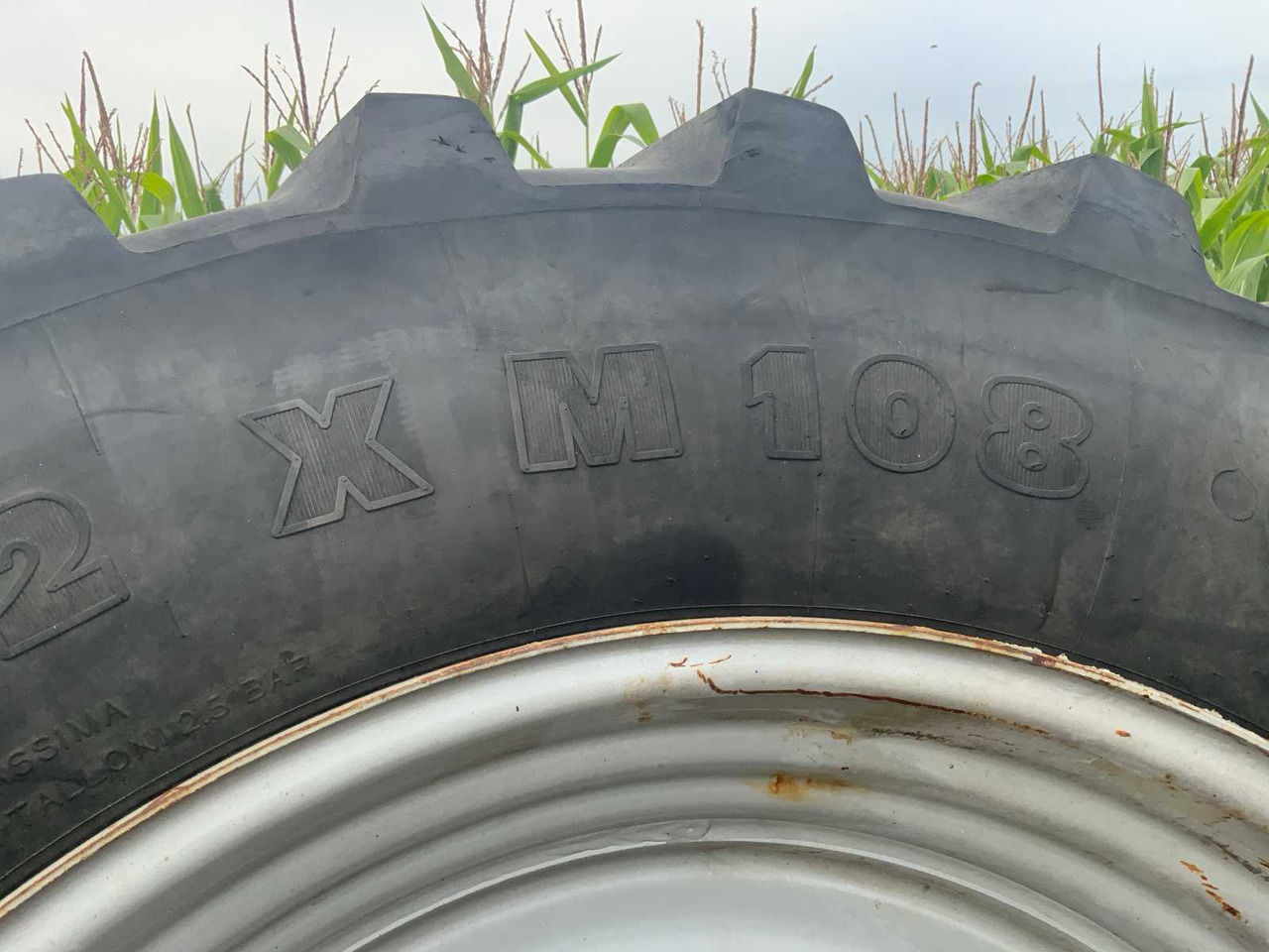 Michelin XM108 - الإطارات والجنوط - جرار: صورة 4 Michelin XM108 - الإطارات والجنوط - جرار: صورة 4