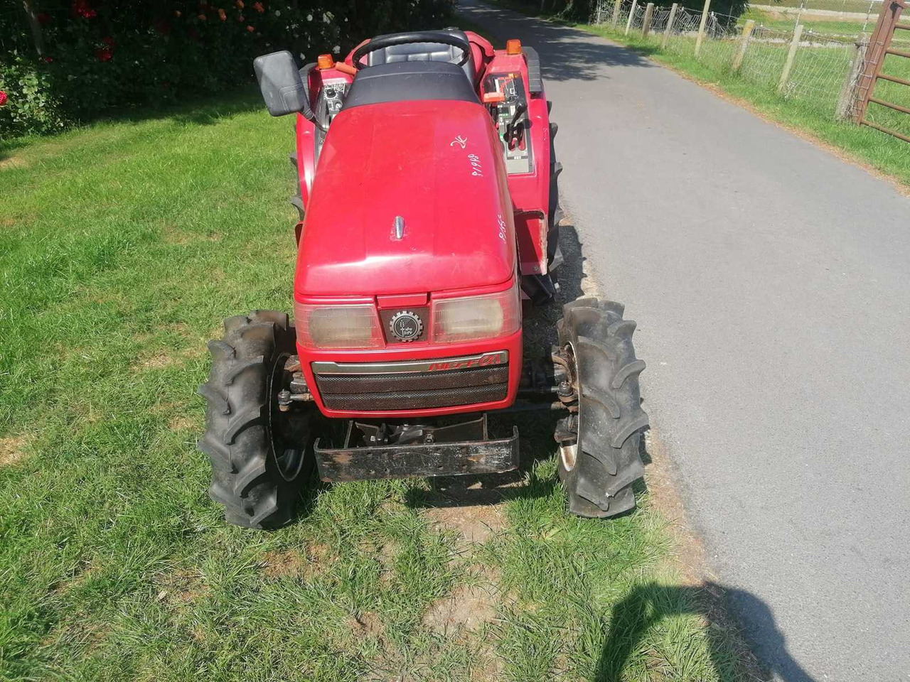 Mitsubishi MT205 - جرار صغير: صورة 2 Mitsubishi MT205 - جرار صغير: صورة 2