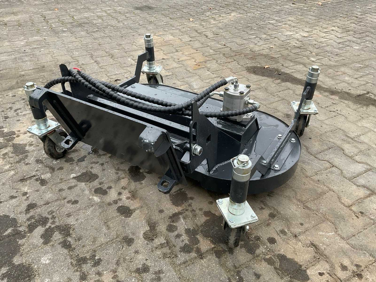 Mowing topper (Avant wheel loader) - التقطيع جزازة/ ماكينات قطع الحشائش: صورة 4 Mowing topper (Avant wheel loader) - التقطيع جزازة/ ماكينات قطع الحشائش: صورة 4