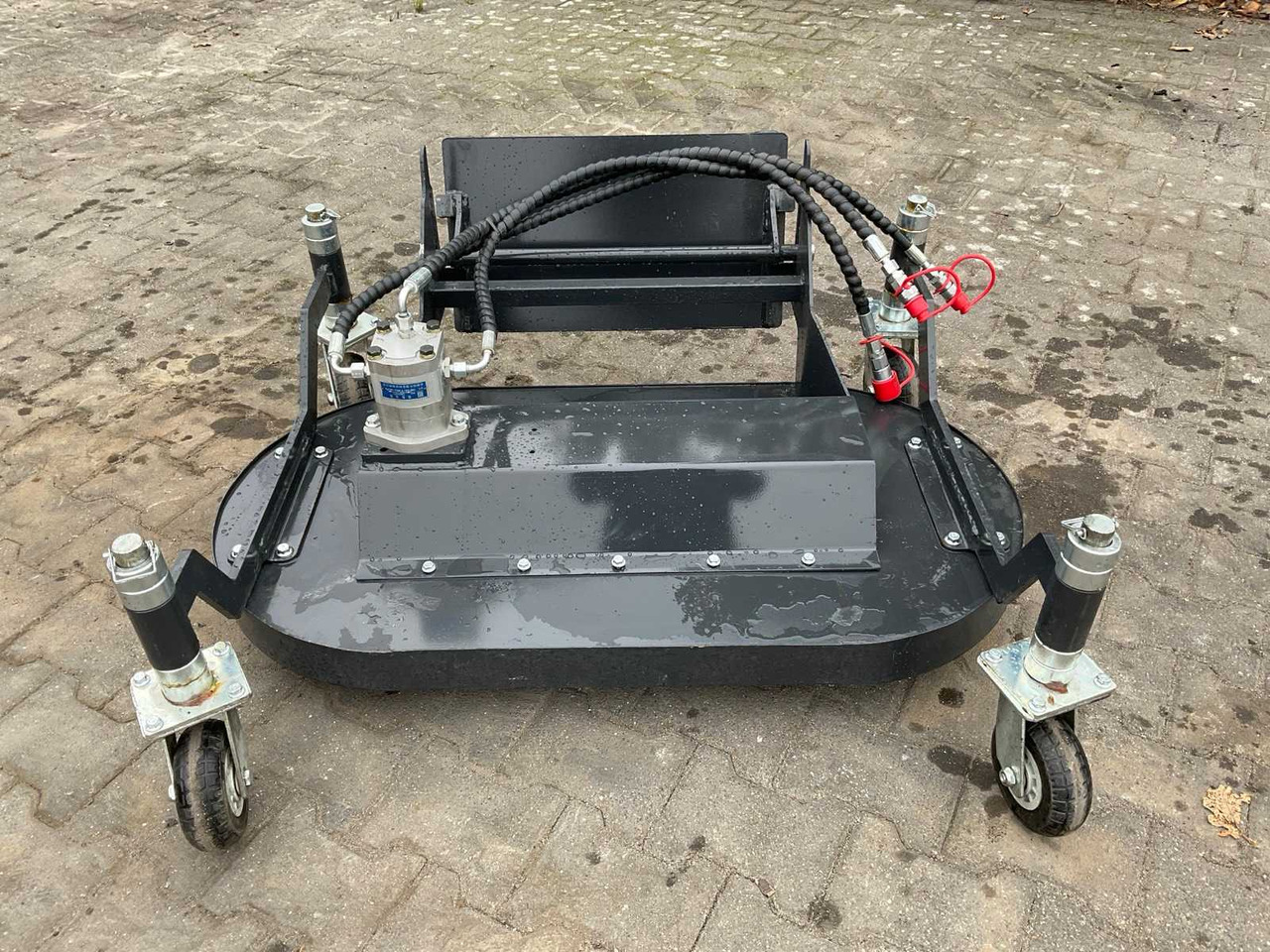 Mowing topper (Avant wheel loader) - التقطيع جزازة/ ماكينات قطع الحشائش: صورة 2 Mowing topper (Avant wheel loader) - التقطيع جزازة/ ماكينات قطع الحشائش: صورة 2