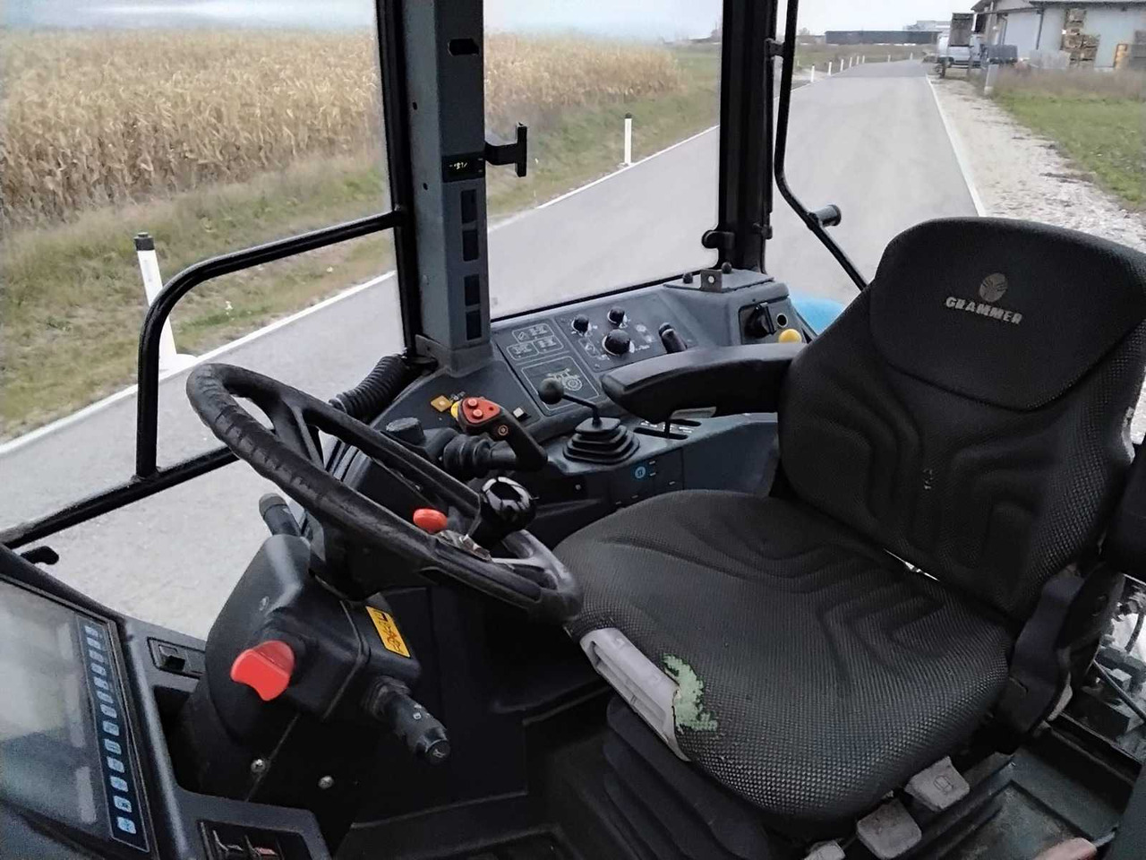 جرار NEW HOLLAND - 8260 - 2000 - AGRICULTURAL TRACTOR WITH FOUR-WHEEL DRIVE: صورة 7 جرار NEW HOLLAND - 8260 - 2000 - AGRICULTURAL TRACTOR WITH FOUR-WHEEL DRIVE: صورة 7