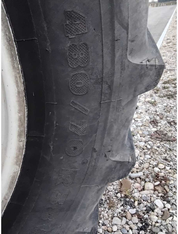 جرار NEW HOLLAND - 8260 - 2000 - AGRICULTURAL TRACTOR WITH FOUR-WHEEL DRIVE: صورة 9 جرار NEW HOLLAND - 8260 - 2000 - AGRICULTURAL TRACTOR WITH FOUR-WHEEL DRIVE: صورة 9