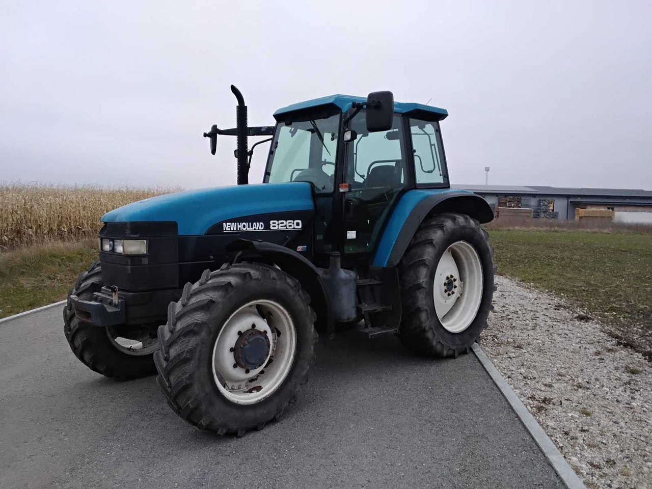 جرار NEW HOLLAND - 8260 - 2000 - AGRICULTURAL TRACTOR WITH FOUR-WHEEL DRIVE: صورة 11 جرار NEW HOLLAND - 8260 - 2000 - AGRICULTURAL TRACTOR WITH FOUR-WHEEL DRIVE: صورة 11