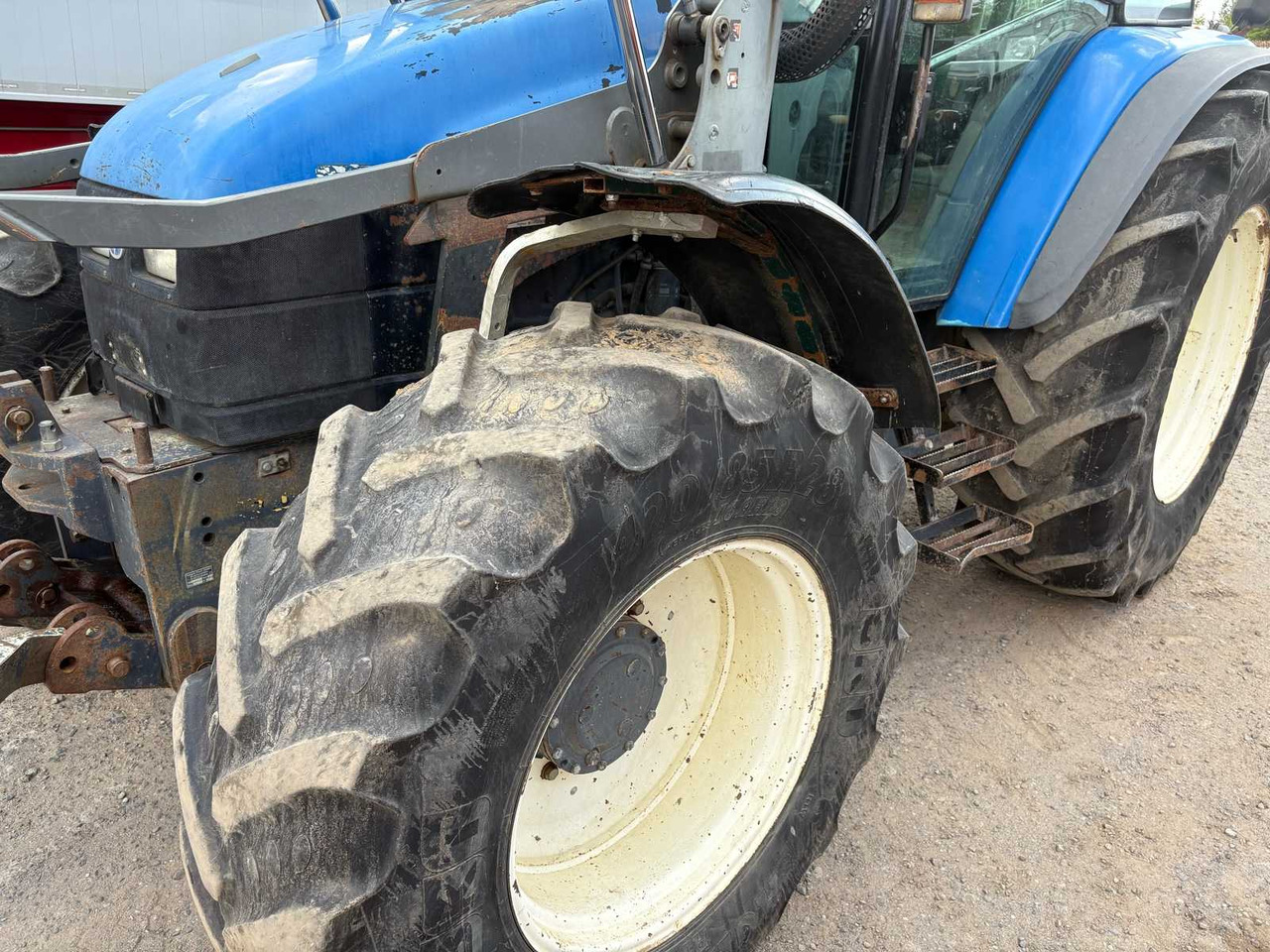 New Holland TM115 mit Frontlader - جرار: صورة 4 New Holland TM115 mit Frontlader - جرار: صورة 4