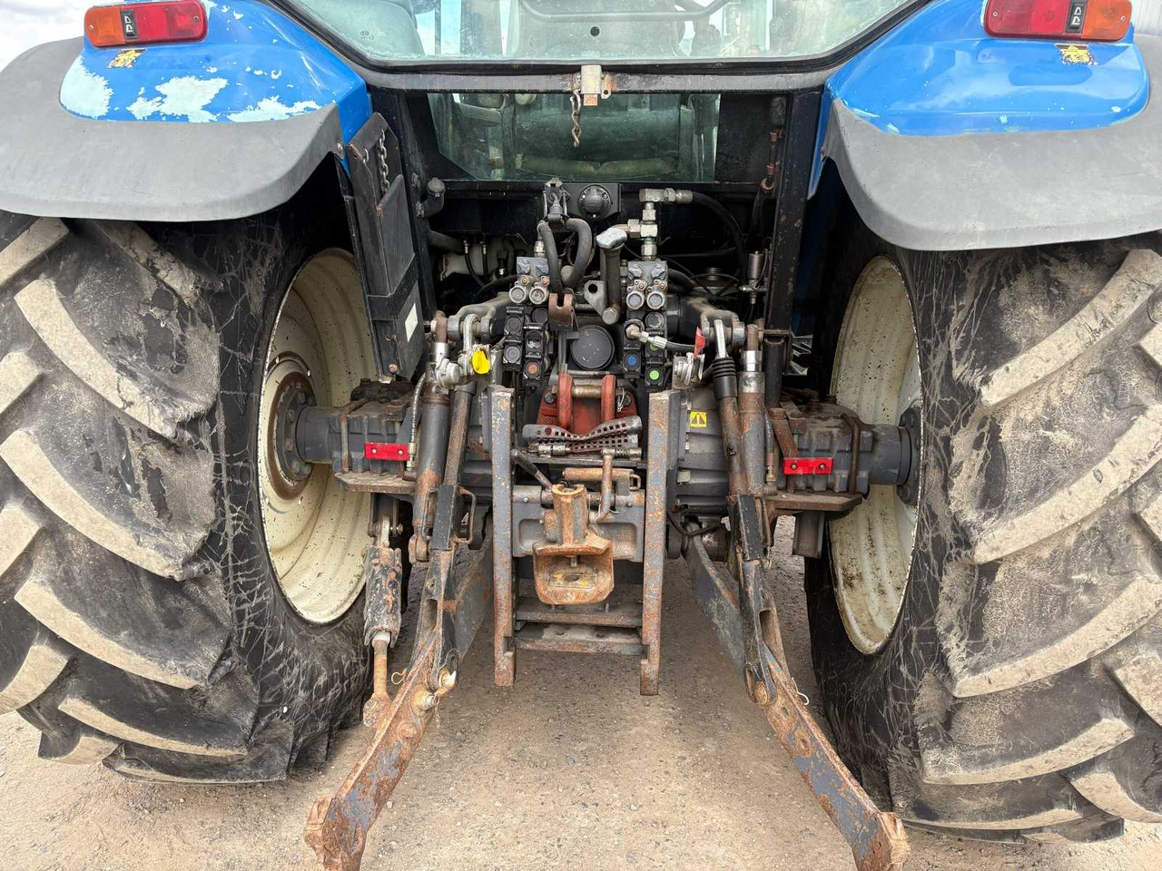 New Holland TM115 mit Frontlader - جرار: صورة 5 New Holland TM115 mit Frontlader - جرار: صورة 5
