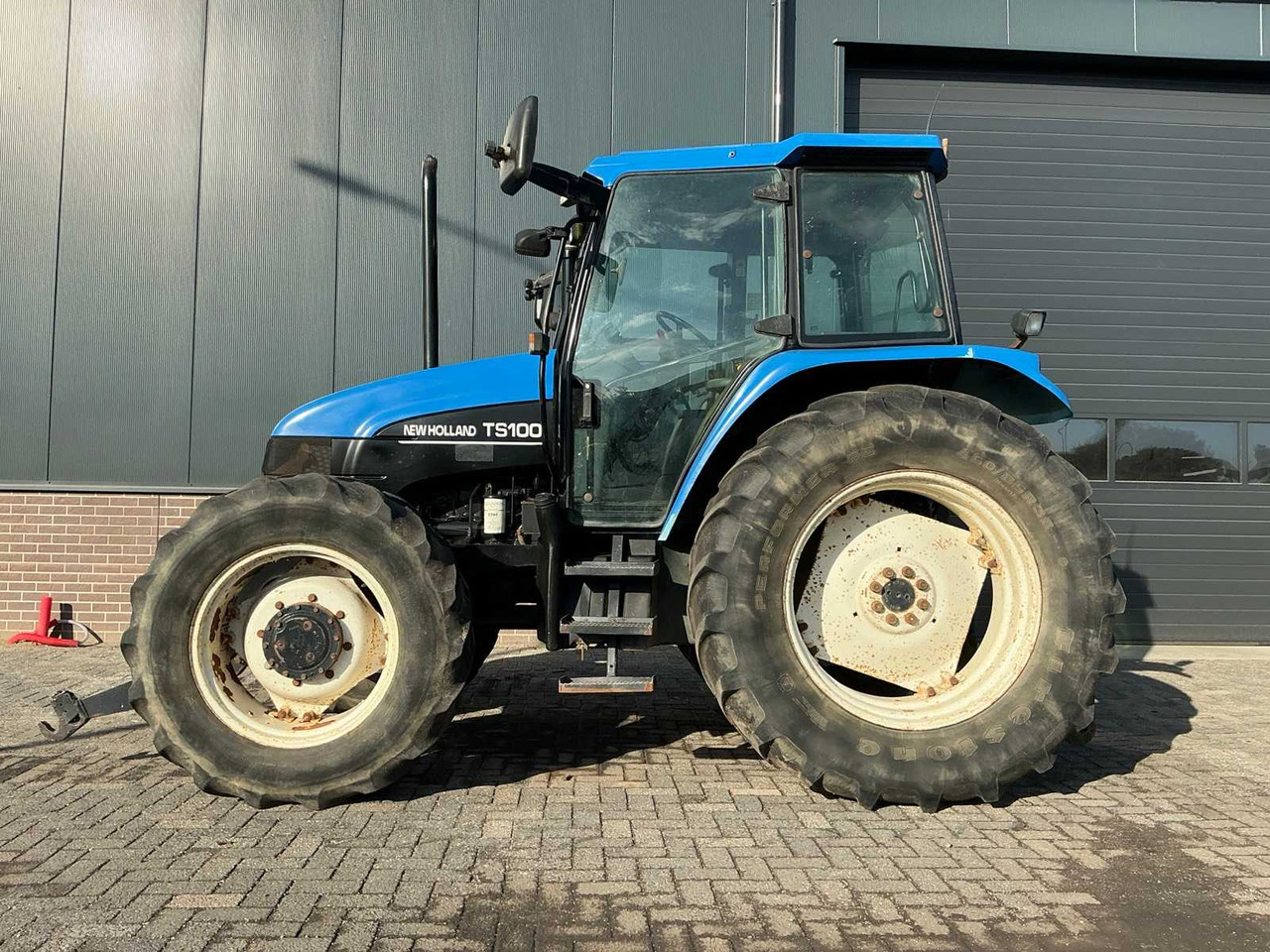 New Holland TS100 - جرار: صورة 2 New Holland TS100 - جرار: صورة 2
