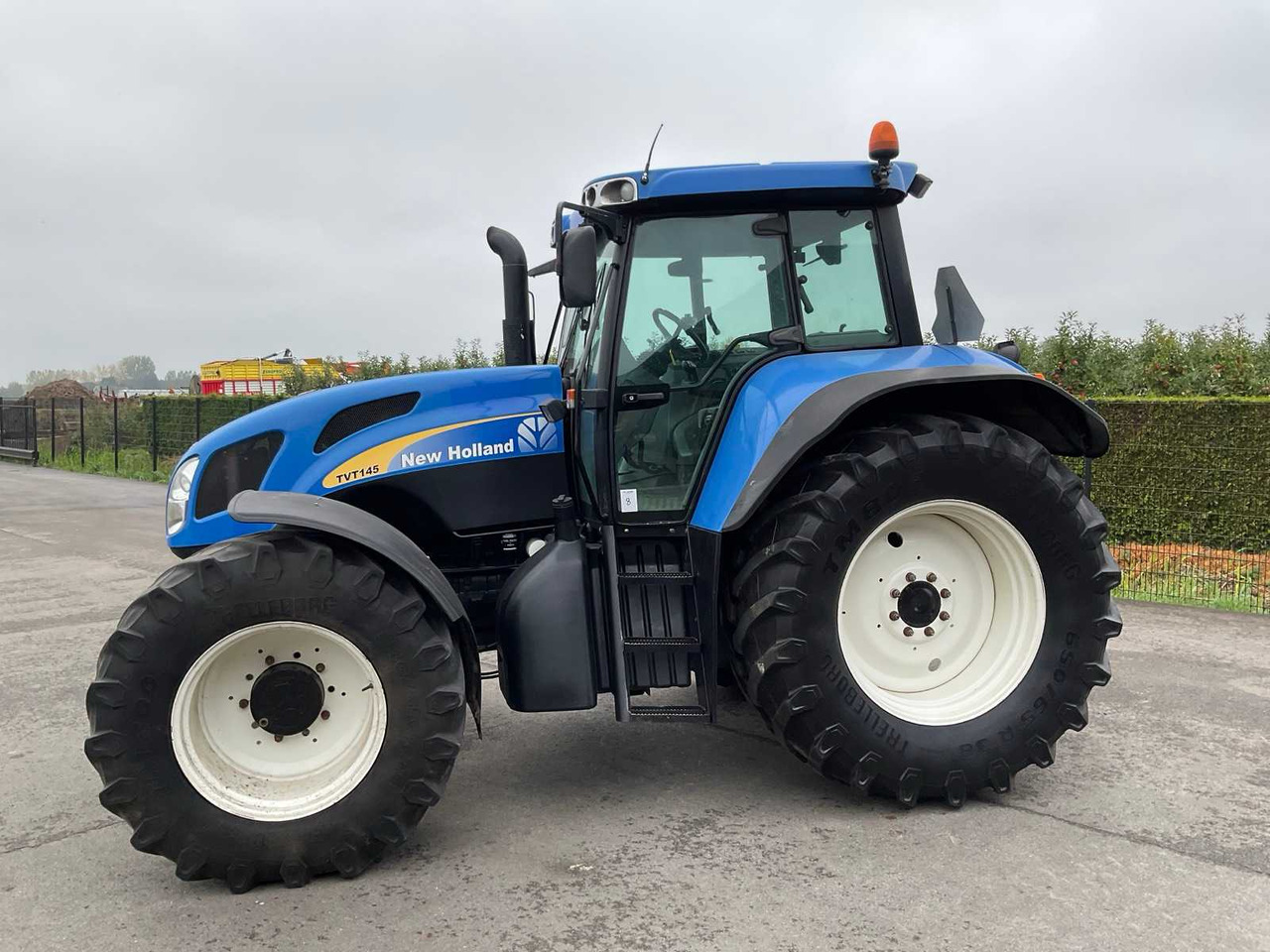 New Holland TVT145 - جرار: صورة 3 New Holland TVT145 - جرار: صورة 3