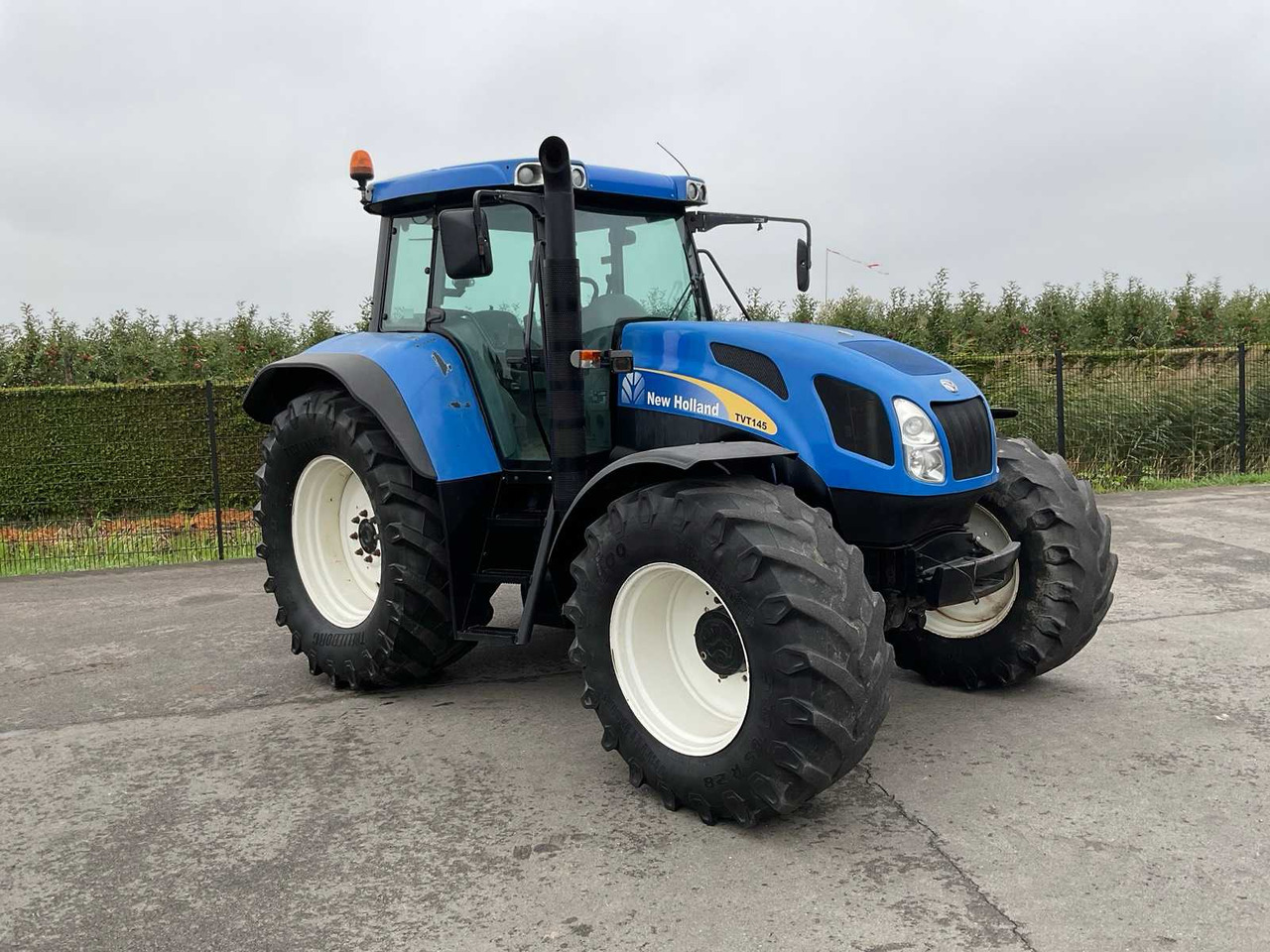 New Holland TVT145 - جرار: صورة 1 New Holland TVT145 - جرار: صورة 1
