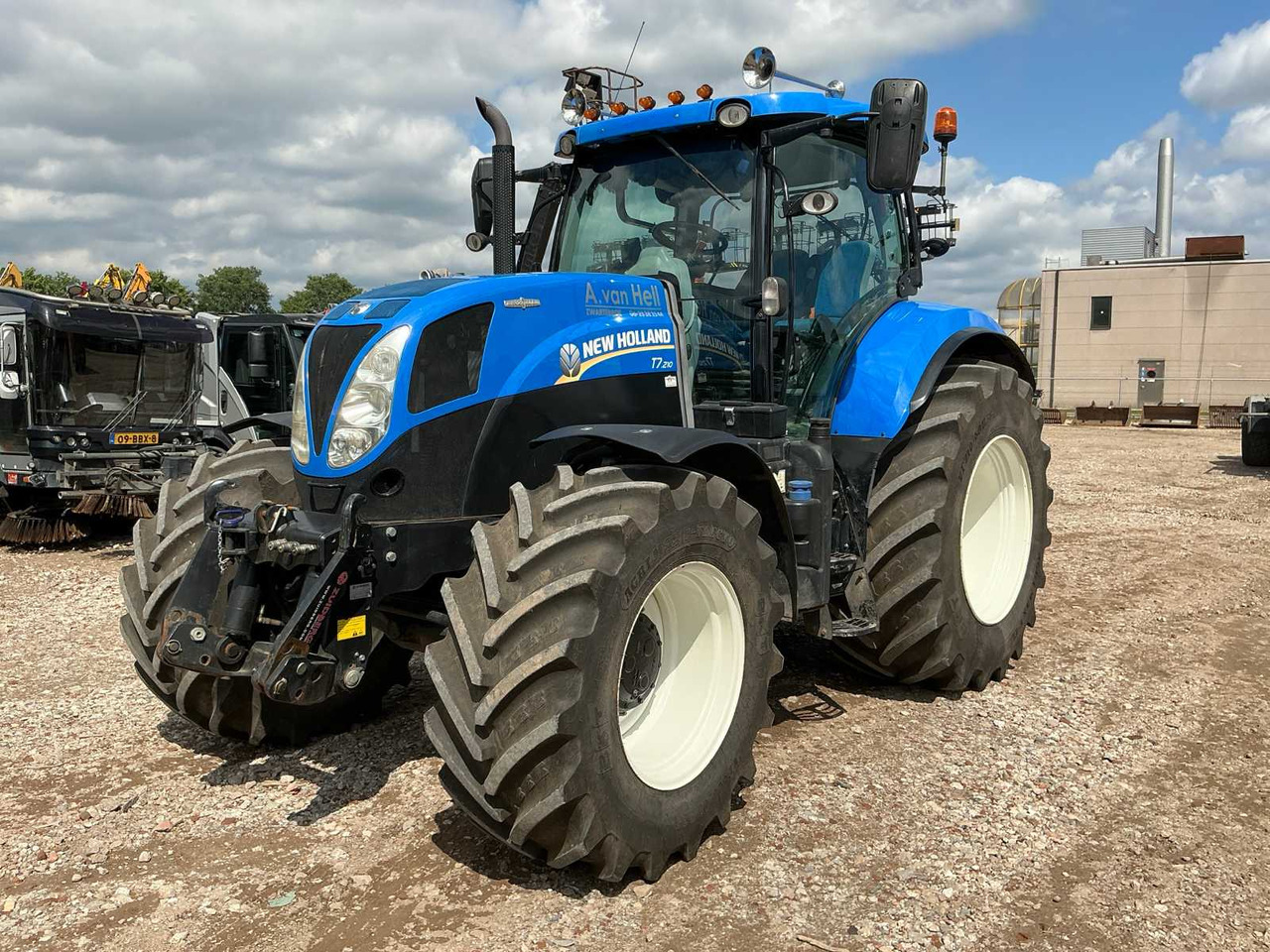 New holland T7.210 - جرار: صورة 1 New holland T7.210 - جرار: صورة 1