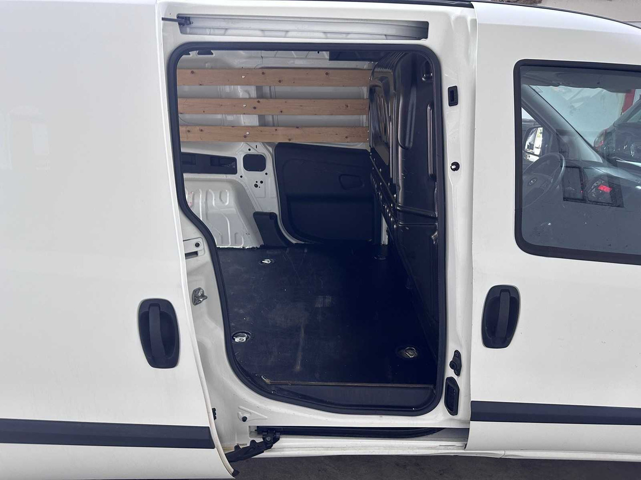 OPEL - COMBO - 1.3 CDTI L1H1 EDIT. - V-570-JT - شاحنة التوصيل: صورة 5 OPEL - COMBO - 1.3 CDTI L1H1 EDIT. - V-570-JT - شاحنة التوصيل: صورة 5