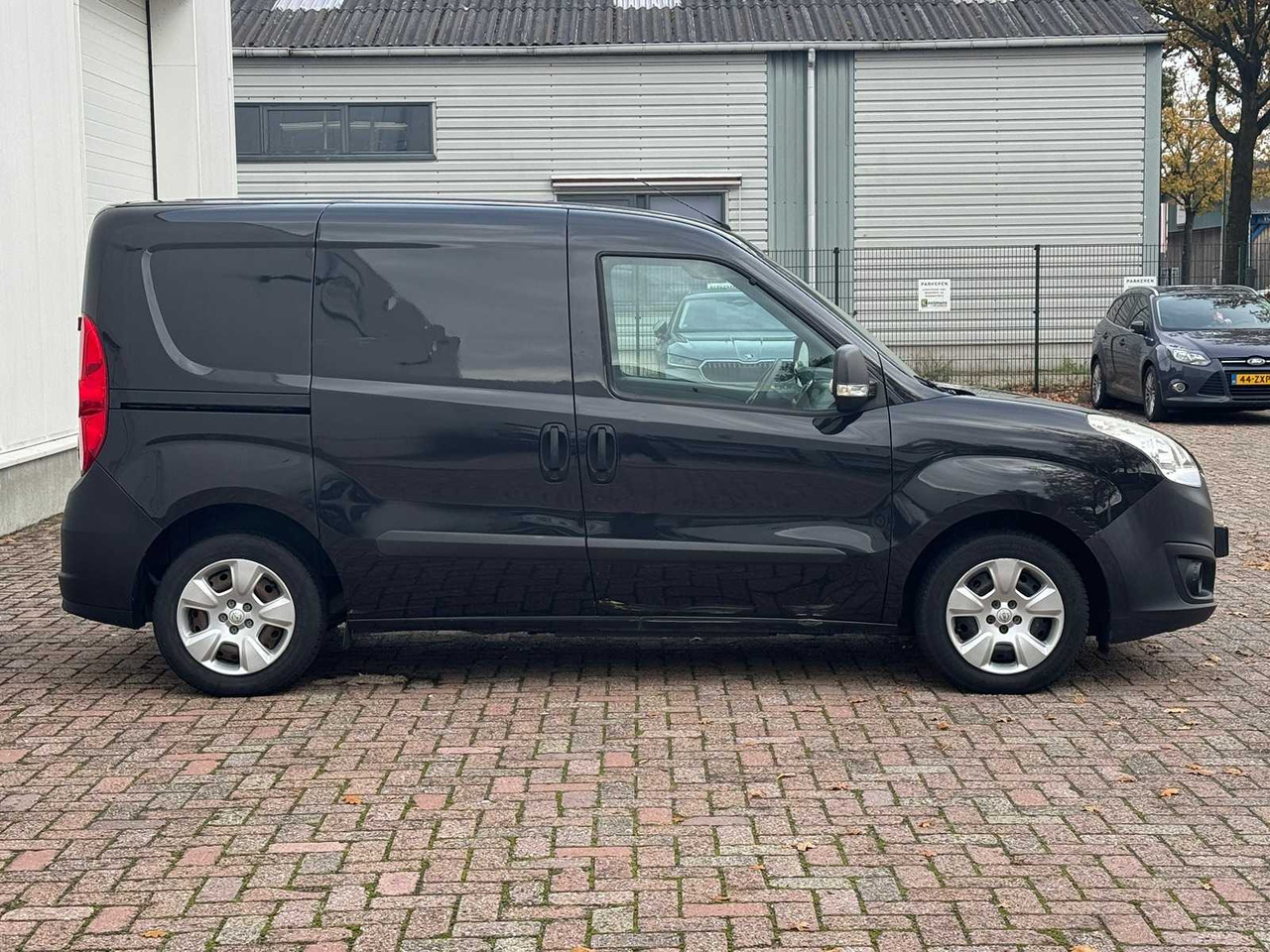 OPEL - COMBO - 1.3 CDTI L1H1 SPORT - COMMERCIAL VEHICLE - شاحنة التوصيل: صورة 4 OPEL - COMBO - 1.3 CDTI L1H1 SPORT - COMMERCIAL VEHICLE - شاحنة التوصيل: صورة 4
