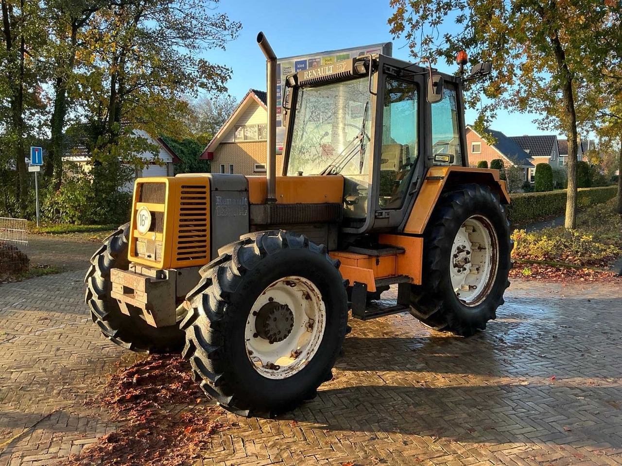 Renault 1987 RENAULT 133.14 ALL-WHEEL DRIVE FARM TRACTOR - جرار: صورة 1 Renault 1987 RENAULT 133.14 ALL-WHEEL DRIVE FARM TRACTOR - جرار: صورة 1