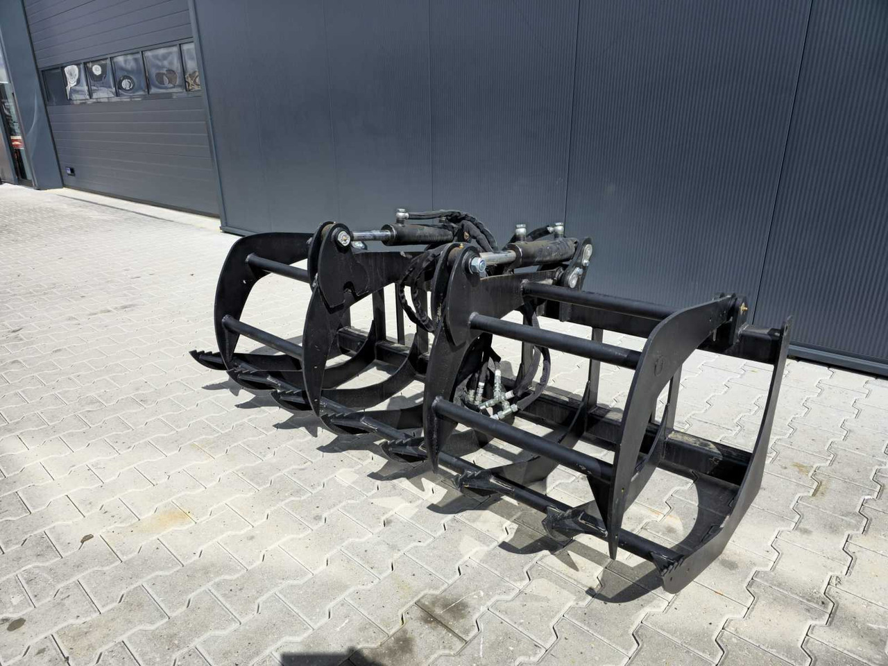 Rhino-cross 72 inch fork grapple - ملحق - آلات البناء: صورة 1 Rhino-cross 72 inch fork grapple - ملحق - آلات البناء: صورة 1
