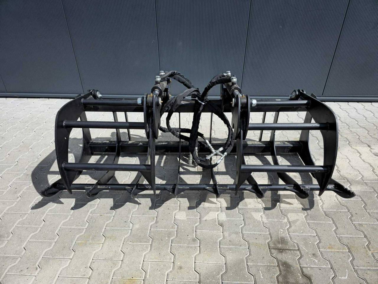 Rhino-cross 72 inch fork grapple - ملحق - آلات البناء: صورة 3 Rhino-cross 72 inch fork grapple - ملحق - آلات البناء: صورة 3