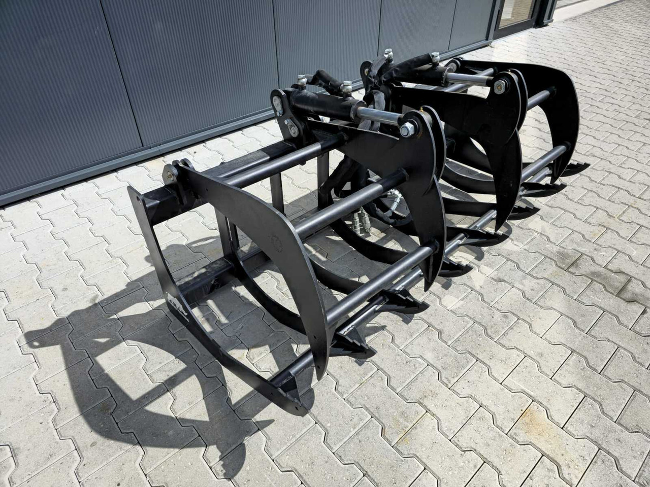 Rhino-cross 72 inch fork grapple - ملحق - آلات البناء: صورة 2 Rhino-cross 72 inch fork grapple - ملحق - آلات البناء: صورة 2