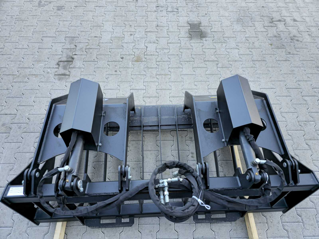 Rhino-cross 72 inch rock Grapple Bucket - ملحق - آلات البناء: صورة 3 Rhino-cross 72 inch rock Grapple Bucket - ملحق - آلات البناء: صورة 3