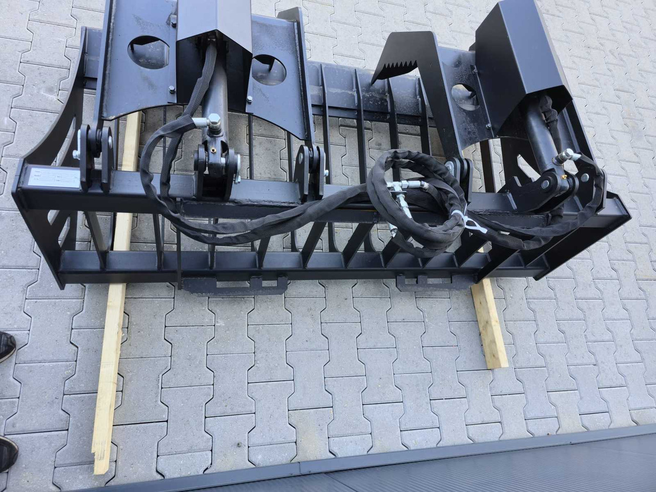 Rhino-cross 72 inch rock Grapple Bucket - ملحق - آلات البناء: صورة 4 Rhino-cross 72 inch rock Grapple Bucket - ملحق - آلات البناء: صورة 4