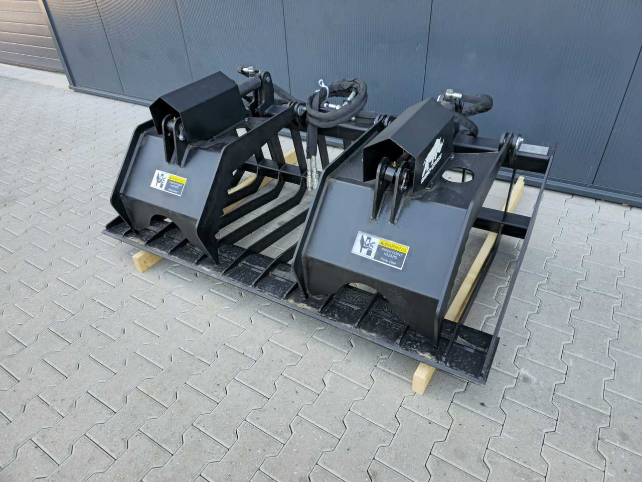 Rhino-cross 72 inch rock Grapple Bucket - ملحق - آلات البناء: صورة 1 Rhino-cross 72 inch rock Grapple Bucket - ملحق - آلات البناء: صورة 1