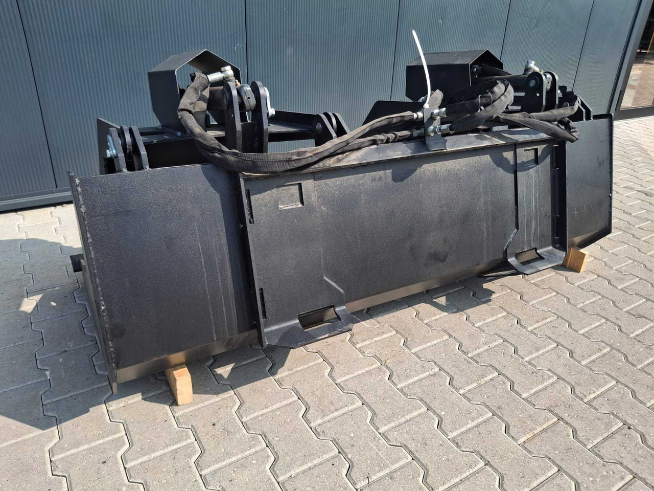 Rhino-cross Grapple Bucket 72 inch - ملحق - آلات البناء: صورة 4 Rhino-cross Grapple Bucket 72 inch - ملحق - آلات البناء: صورة 4