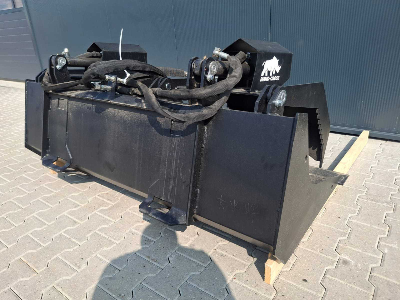 Rhino-cross Grapple Bucket 72 inch - ملحق - آلات البناء: صورة 3 Rhino-cross Grapple Bucket 72 inch - ملحق - آلات البناء: صورة 3