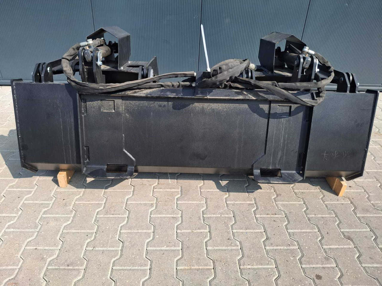 Rhino-cross Grapple Bucket 72 inch - ملحق - آلات البناء: صورة 5 Rhino-cross Grapple Bucket 72 inch - ملحق - آلات البناء: صورة 5