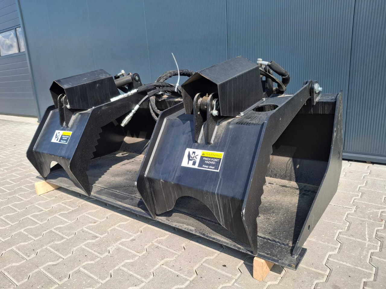 Rhino-cross Grapple Bucket 72 inch - ملحق - آلات البناء: صورة 1 Rhino-cross Grapple Bucket 72 inch - ملحق - آلات البناء: صورة 1