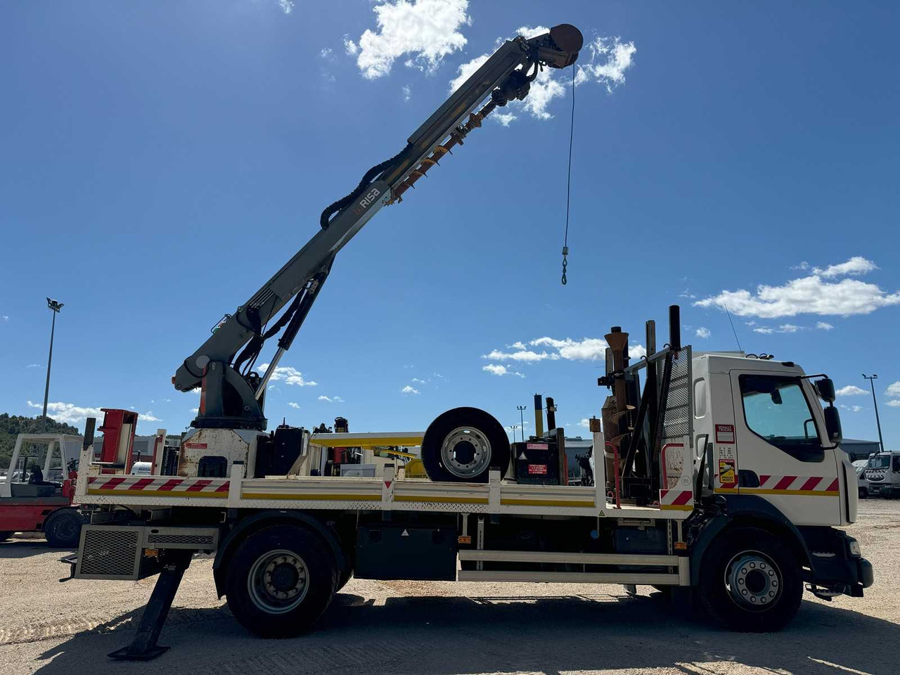 Risa Renault D14 G2T TARIÈRE - شاحنات مسطحة, شاحنة كرين: صورة 4 Risa Renault D14 G2T TARIÈRE - شاحنات مسطحة, شاحنة كرين: صورة 4