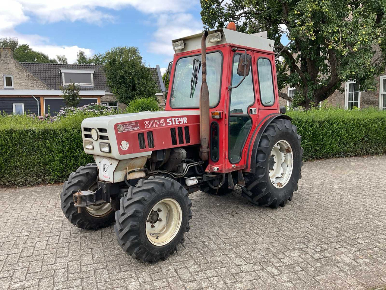 Steyr 8075 - جرار صغير: صورة 1 Steyr 8075 - جرار صغير: صورة 1