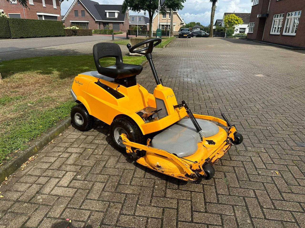 Stiga Villa President - جزازة أعشاب الحدائق: صورة 3 Stiga Villa President - جزازة أعشاب الحدائق: صورة 3