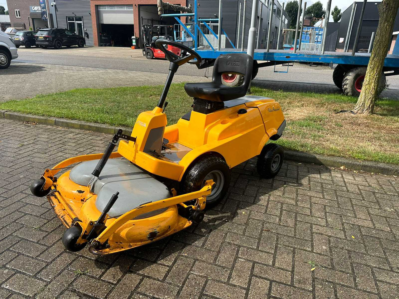 Stiga Villa President - جزازة أعشاب الحدائق: صورة 1 Stiga Villa President - جزازة أعشاب الحدائق: صورة 1