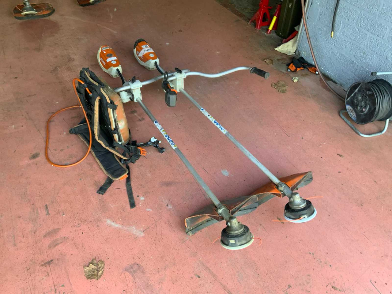 Stihl FSA130 en AR3000 accu - ماكينات قطع الحشائش الغابات: صورة 3 Stihl FSA130 en AR3000 accu - ماكينات قطع الحشائش الغابات: صورة 3