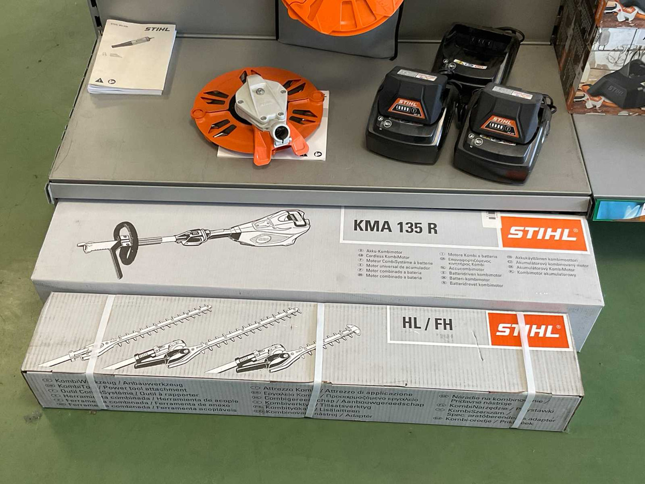 Stihl KMA 120R + KMA 200R + KMA 135R - ماكينات قطع الحشائش الغابات: صورة 5 Stihl KMA 120R + KMA 200R + KMA 135R - ماكينات قطع الحشائش الغابات: صورة 5
