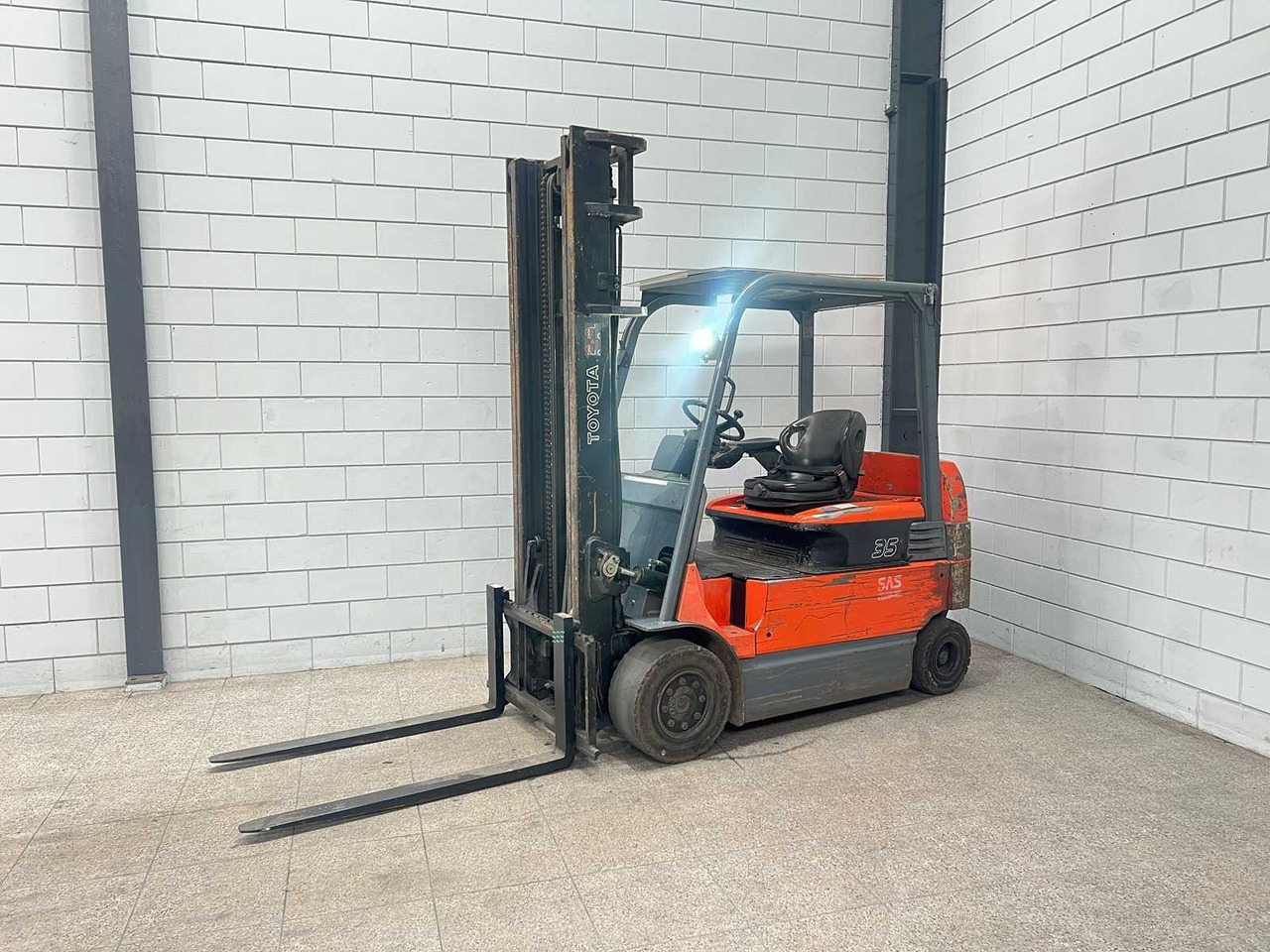 TOYOTA - 7FBMF35 - FORKLIFT - SIDE-SHIFT - FORK POSITIONER - رافعة شوكية: صورة 3 TOYOTA - 7FBMF35 - FORKLIFT - SIDE-SHIFT - FORK POSITIONER - رافعة شوكية: صورة 3