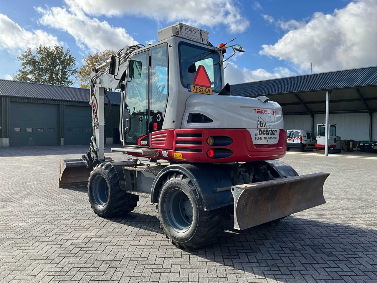 Takeuchi 2015 TAKEUCHI TB295W WHEELED EXCAVATOR - حفارة دولاب: صورة 4 Takeuchi 2015 TAKEUCHI TB295W WHEELED EXCAVATOR - حفارة دولاب: صورة 4