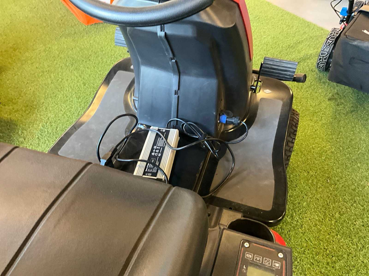 جزازة أعشاب الحدائق Toro ES3200DC: صورة 13 جزازة أعشاب الحدائق Toro ES3200DC: صورة 13