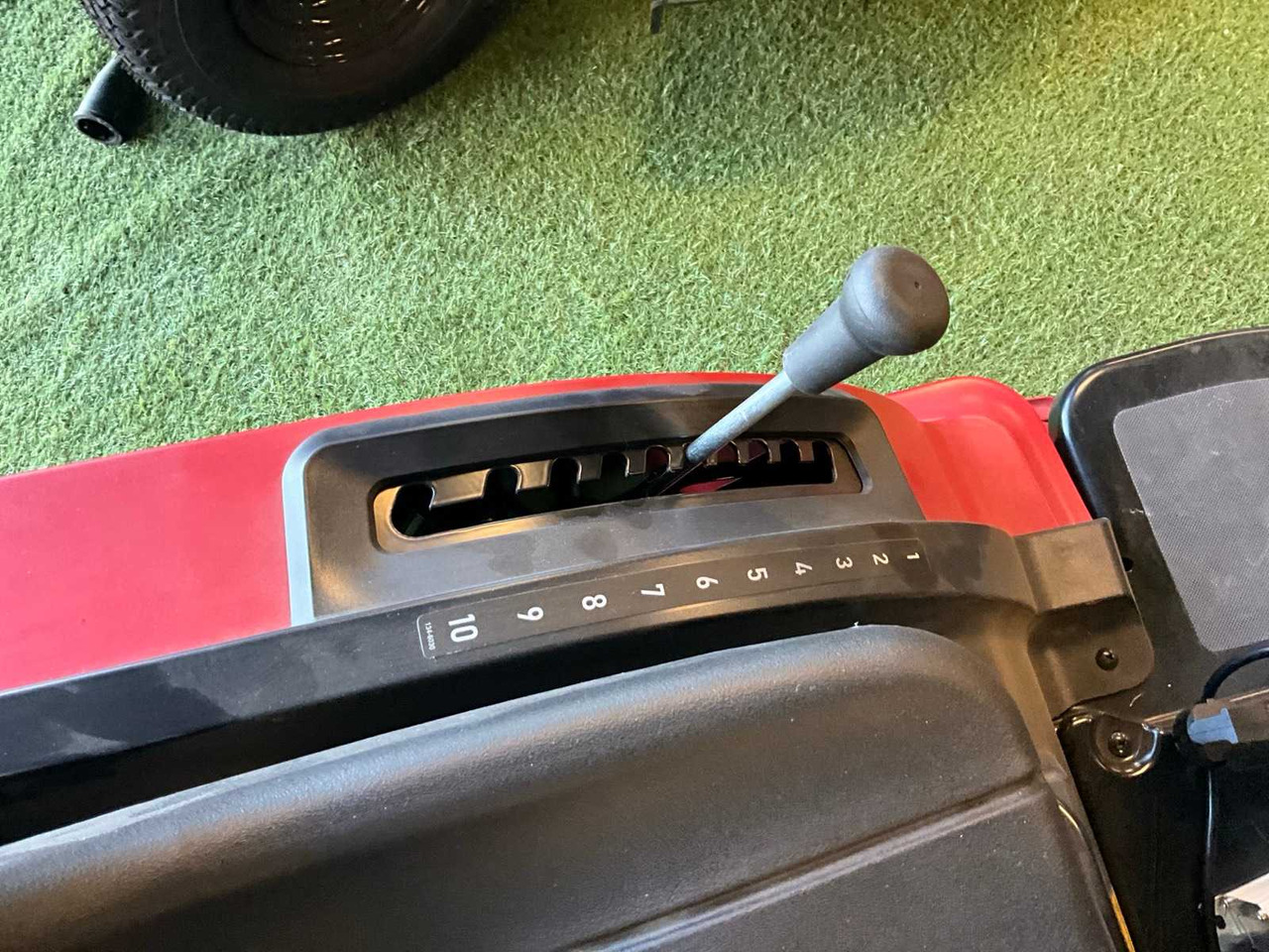 جزازة أعشاب الحدائق Toro ES3200DC: صورة 11 جزازة أعشاب الحدائق Toro ES3200DC: صورة 11