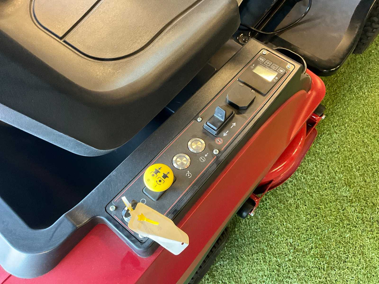 جزازة أعشاب الحدائق Toro ES3200DC: صورة 9 جزازة أعشاب الحدائق Toro ES3200DC: صورة 9