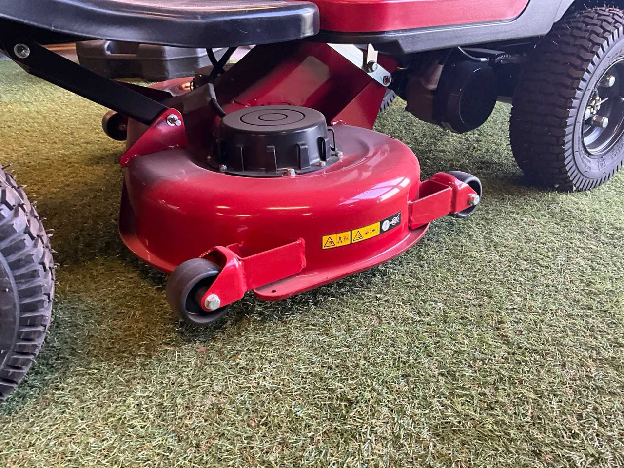 جزازة أعشاب الحدائق Toro ES3200DC: صورة 15 جزازة أعشاب الحدائق Toro ES3200DC: صورة 15