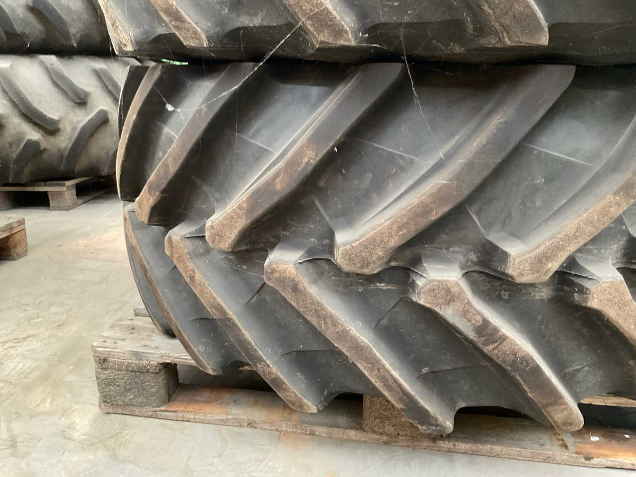 Trelleborg TM1060 - الإطارات والجنوط - جرار: صورة 3 Trelleborg TM1060 - الإطارات والجنوط - جرار: صورة 3