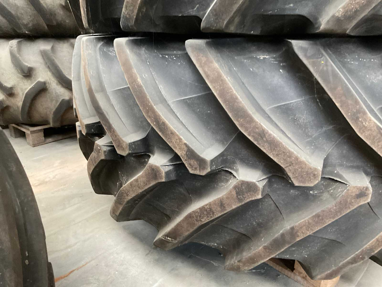 Trelleborg TM1060 - الإطارات والجنوط - جرار: صورة 3 Trelleborg TM1060 - الإطارات والجنوط - جرار: صورة 3